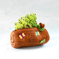 Tara Treasures 5 Little Speckled Frogs With Log Bag - Finger Puppet Set