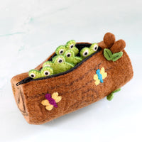Tara Treasures 5 Little Speckled Frogs With Log Bag - Finger Puppet Set