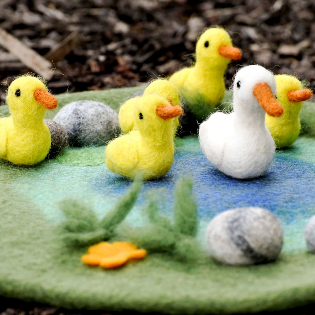 Tara Treasures Duck Pond with 6 Ducks Play Mat Playscape